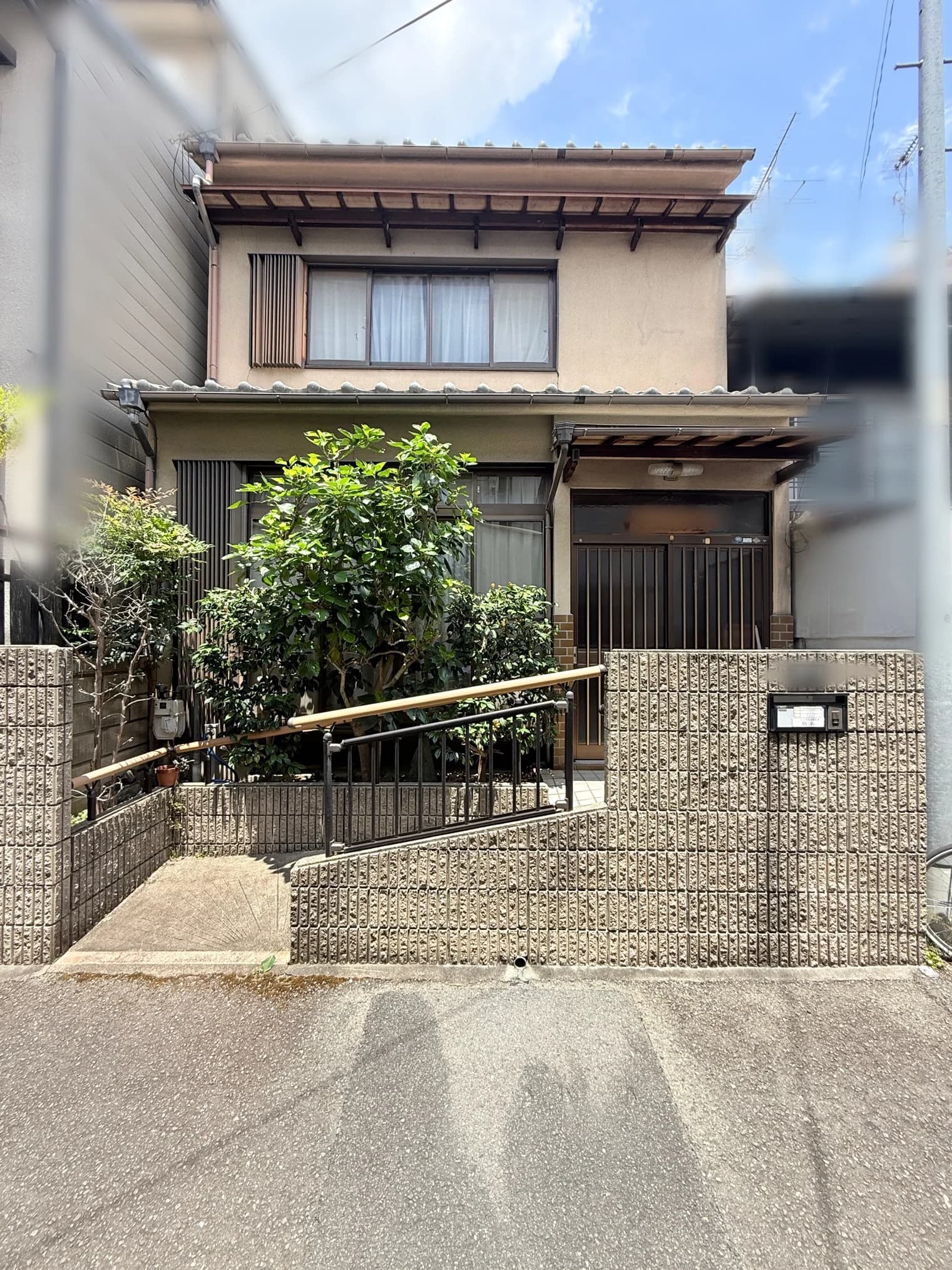 昭和の雰囲気漂う南向き住宅